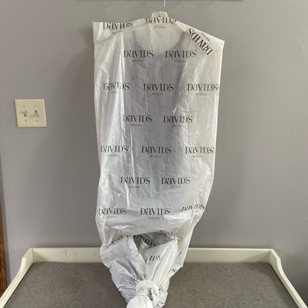 Gorgeous Keyhole gown! NWOT Smoke free home! - Picture 8 of 8